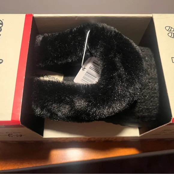 Dearfoams Black Memory Foam Slippers - Picture 2 of 3